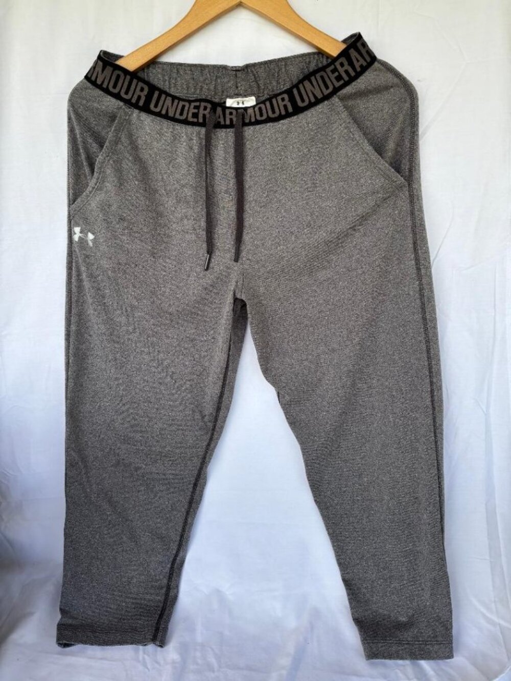 Woman's HeatGear Under Armour Work Out Pants  Gray & Black S/P/CH  Preowned